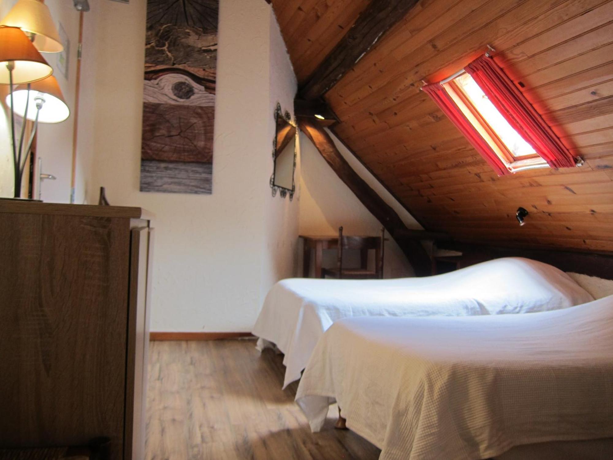Auberge Des Deux Rivieres Seix 部屋 写真