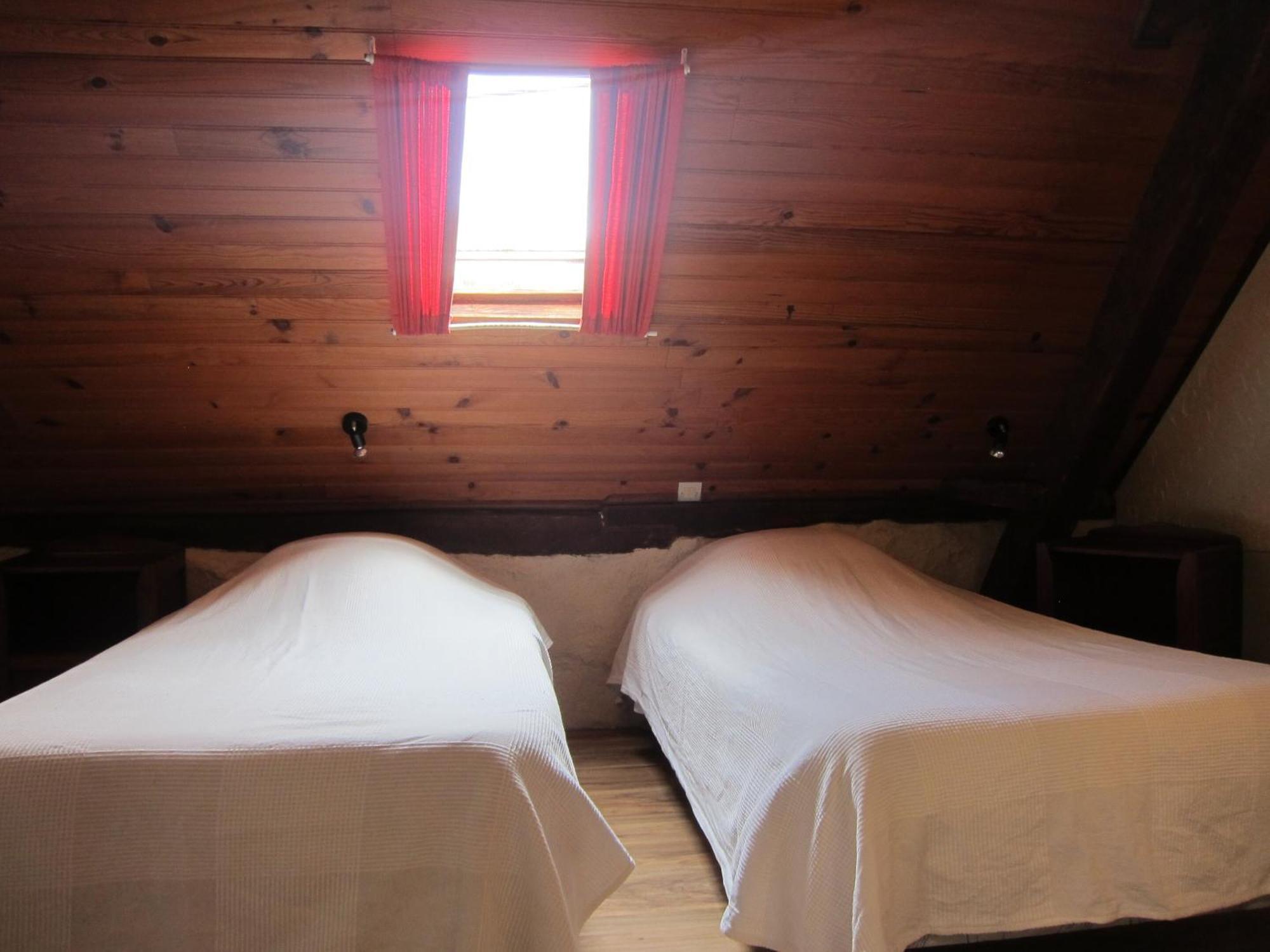 Auberge Des Deux Rivieres Seix 部屋 写真
